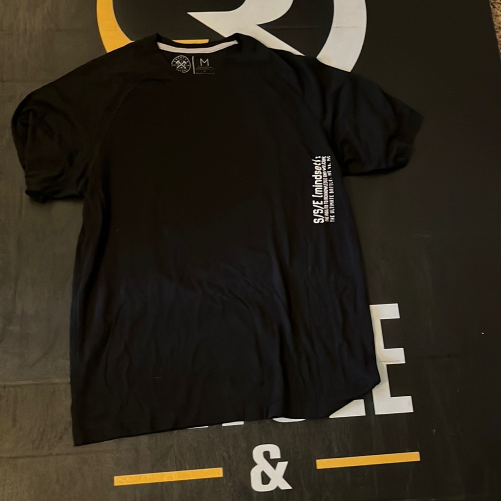 Misfit athletics tee medium